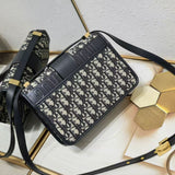 30 Montaigne Flap Bag Oblique Canvas