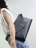 LE CASSANDRE series envelope chain clutch