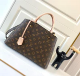 Capucines BB handbag